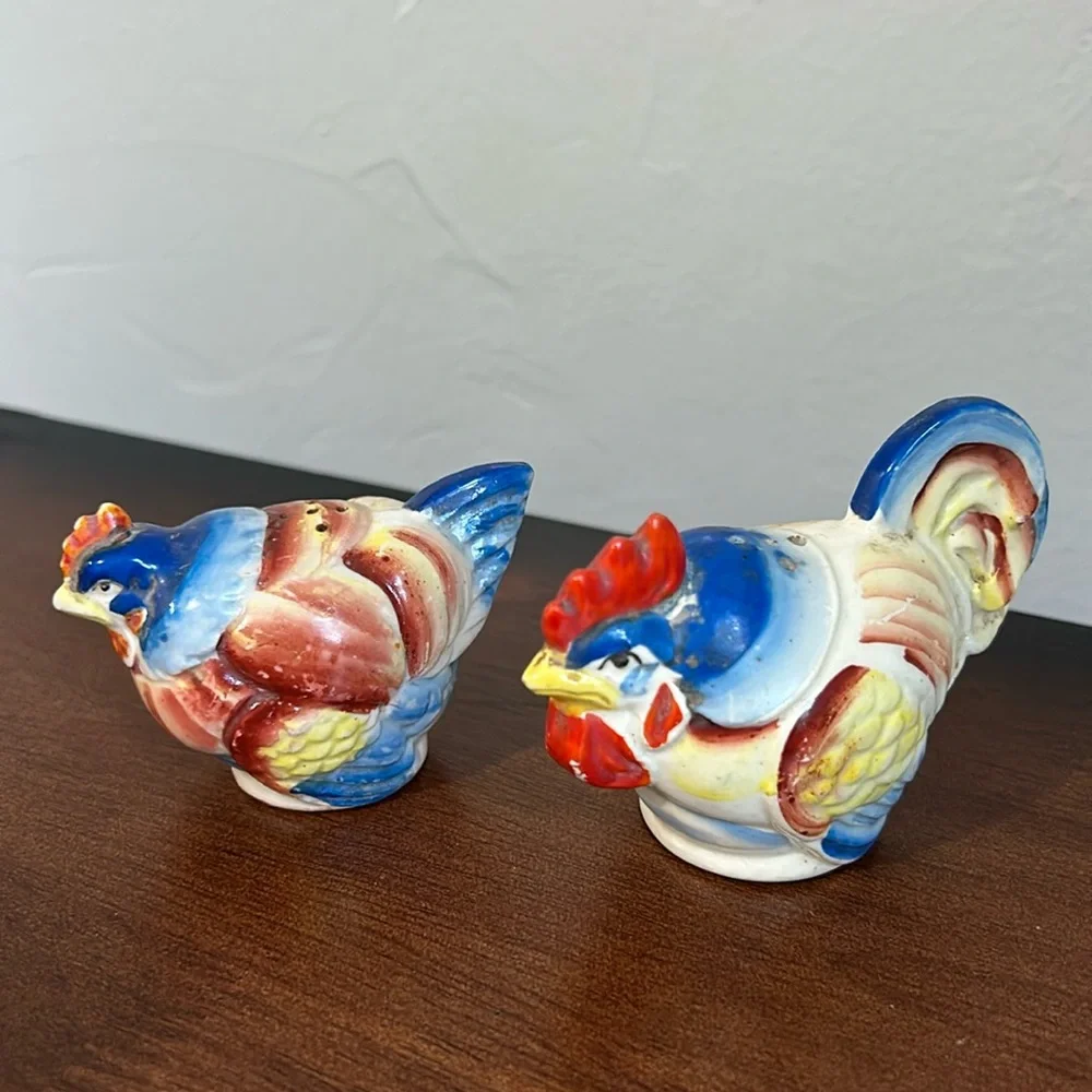 Vintage rooster and chicken salt/ pepper shakers